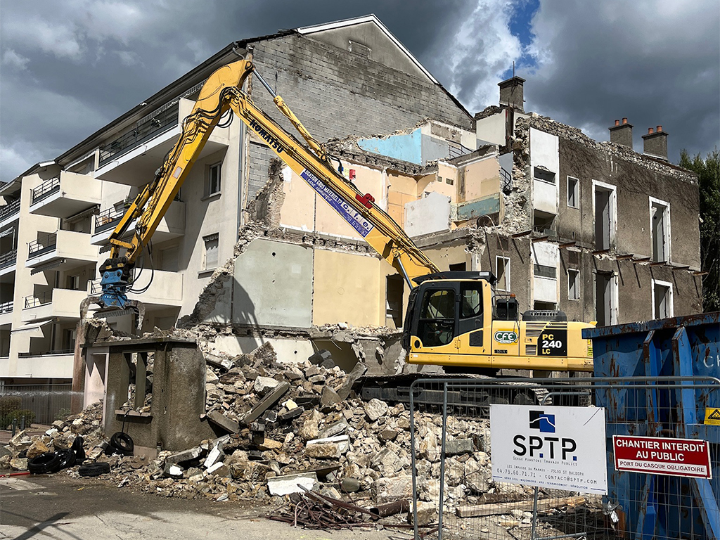 DÉMOLITION / TERRASSEMENT – Déconstruction d’un immeuble d’habitation et d’une maison individuelle