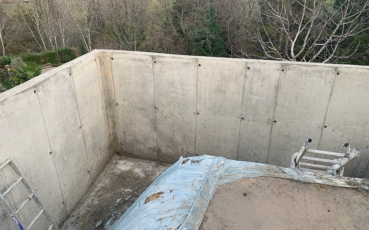 Mur de soutènement en béton réalisée par l'entreprise de travaux publics SPTP